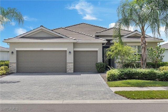 view of front facade featuring a garage