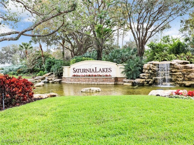 community / neighborhood sign featuring a lawn