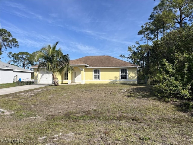 view of front of house with a front lawn and a garage