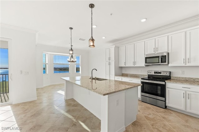 kitchen with sink, decorative light fixtures, a center island with sink, white cabinets, and appliances with stainless steel finishes