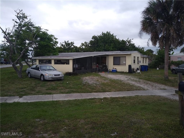 view of front of property with a front yard