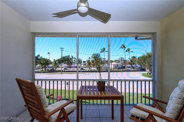 sunroom / solarium with ceiling fan