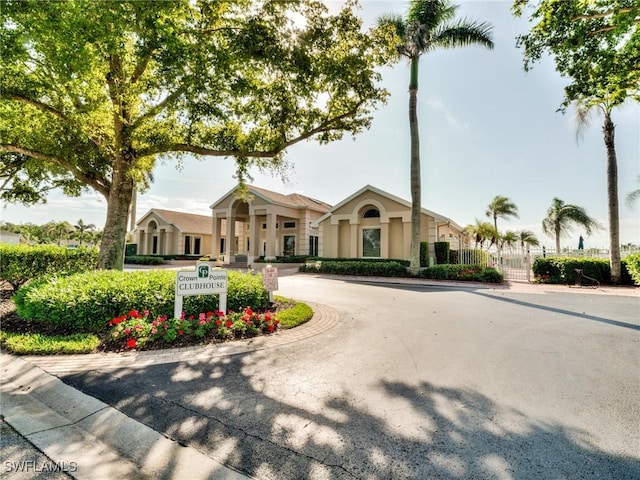 view of front of house