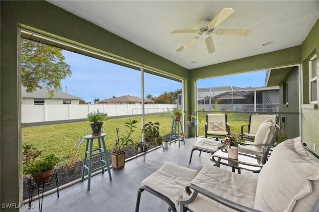 sunroom with ceiling fan