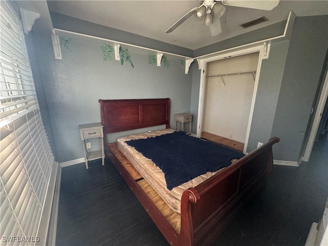 bedroom with ceiling fan, dark hardwood / wood-style floors, and a closet