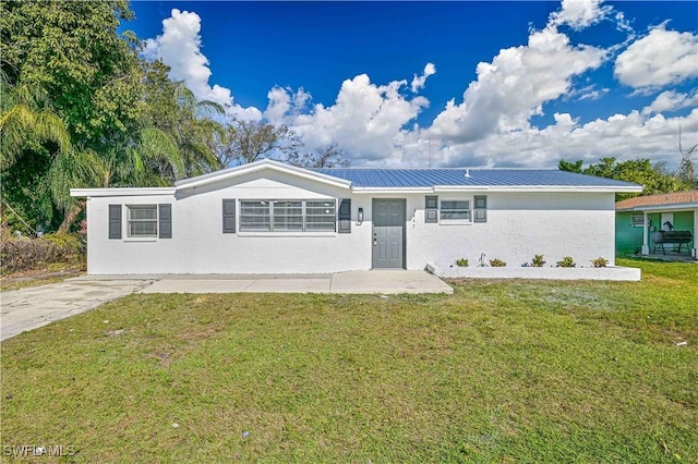 ranch-style house with a front yard