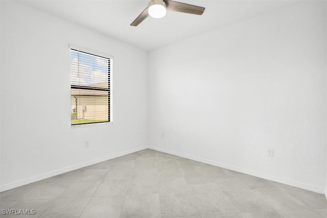 unfurnished room featuring baseboards and ceiling fan