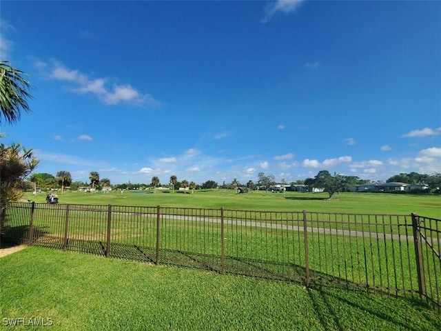 view of yard featuring a rural view