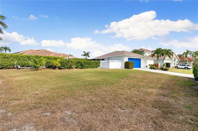 view of front of home featuring a front yard and a garage