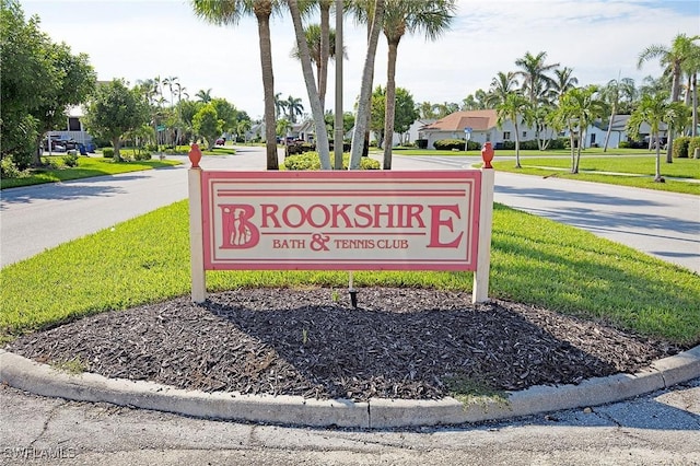 view of community / neighborhood sign