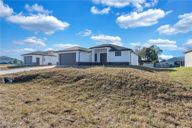 view of front of house featuring a front lawn