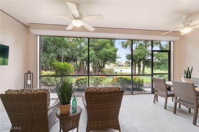 sunroom with ceiling fan