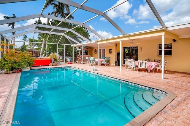 view of pool featuring ceiling fan, a lanai, a hot tub, and a patio