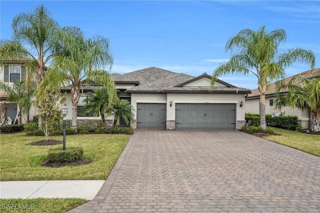 view of front facade featuring a front yard and a garage