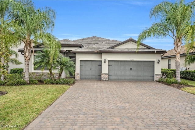 view of front facade featuring a front lawn and a garage