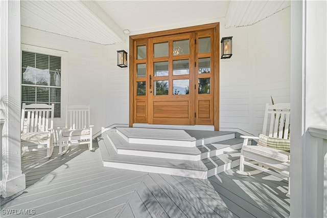 property entrance featuring a porch