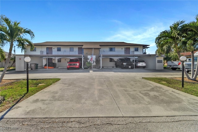 view of front of home featuring a balcony