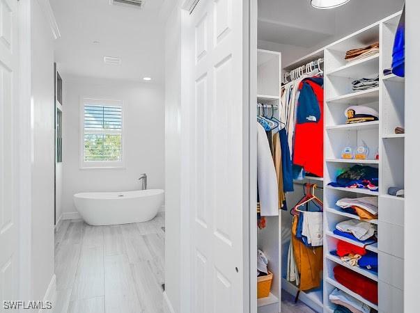 bathroom with a bathtub