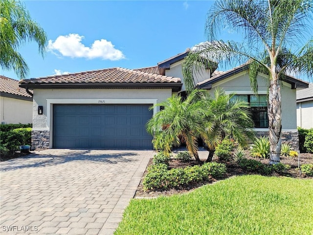 view of front of house featuring a garage