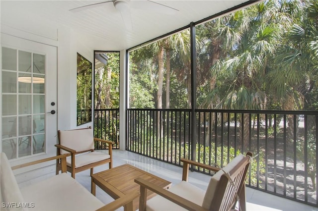 sunroom featuring ceiling fan