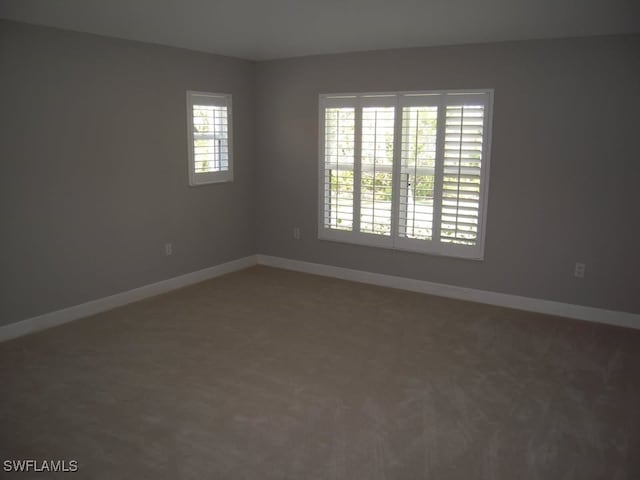 view of carpeted spare room