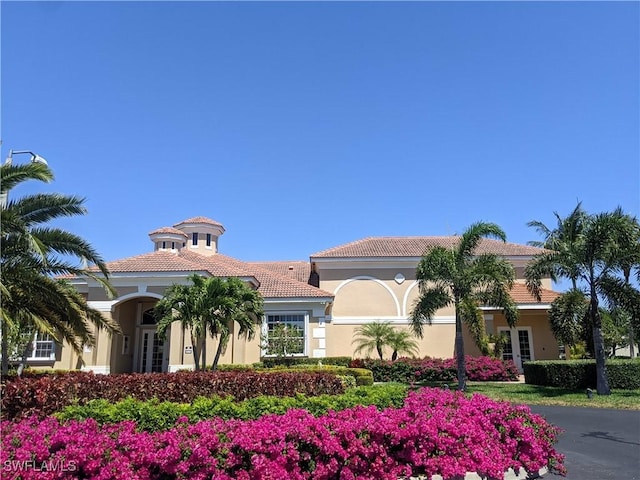 view of mediterranean / spanish-style house