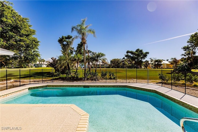 view of swimming pool