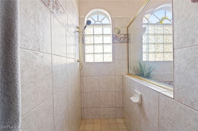 bathroom featuring a tile shower