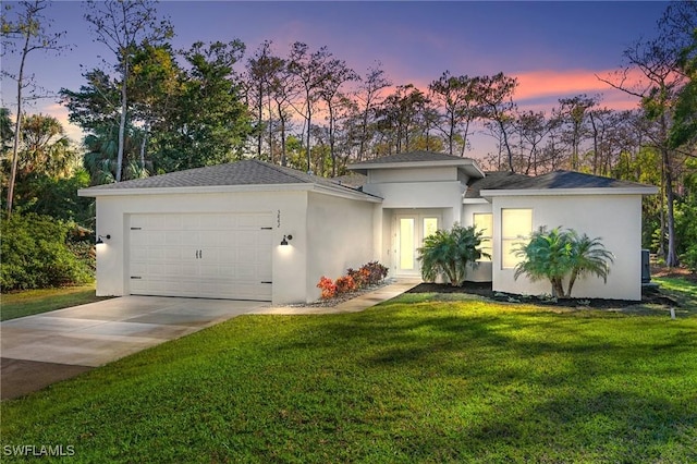 view of front of house featuring a lawn and a garage