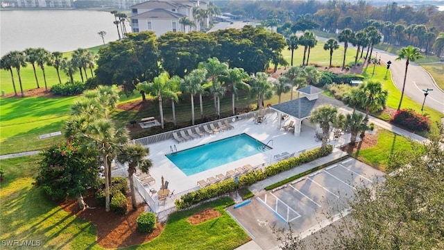 bird's eye view with a water view