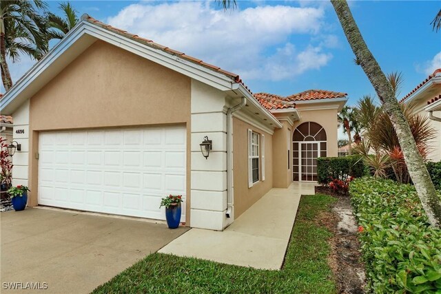 view of front of property featuring a garage