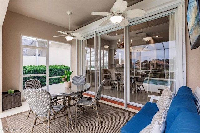 sunroom with ceiling fan