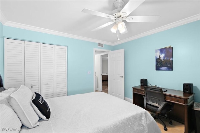 bedroom with ceiling fan, a closet, and ornamental molding