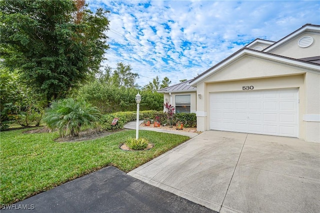 view of front facade featuring a front yard and a garage