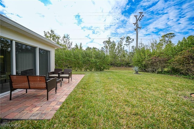 view of yard featuring a patio area