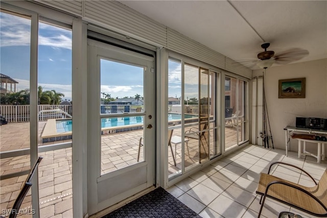 sunroom / solarium with ceiling fan