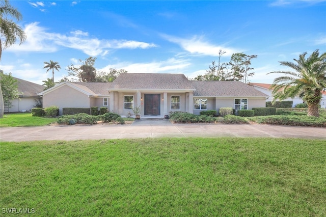 ranch-style home featuring a front lawn