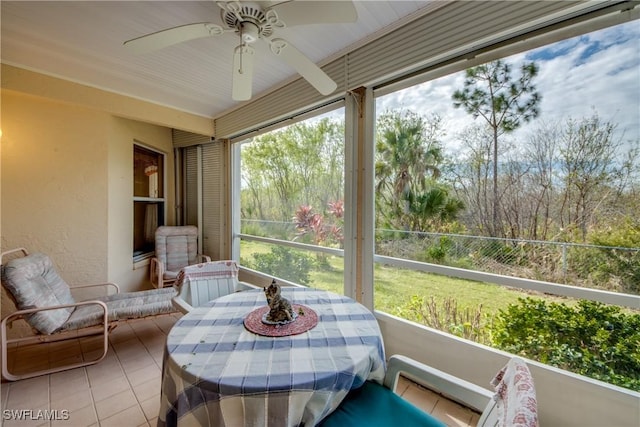 sunroom / solarium featuring ceiling fan