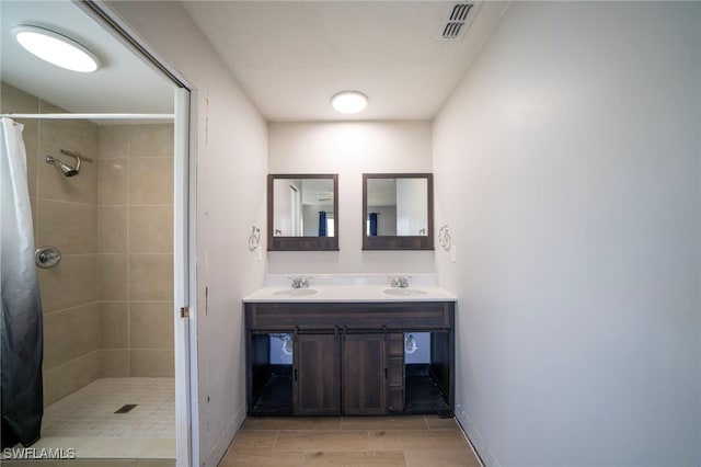 bathroom with a shower with shower curtain and vanity