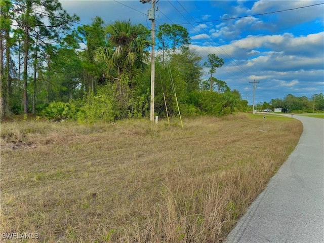 Listing photo 2 for 833 Sunrise Blvd, Lehigh Acres FL 33974