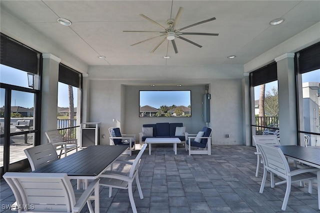 sunroom with ceiling fan