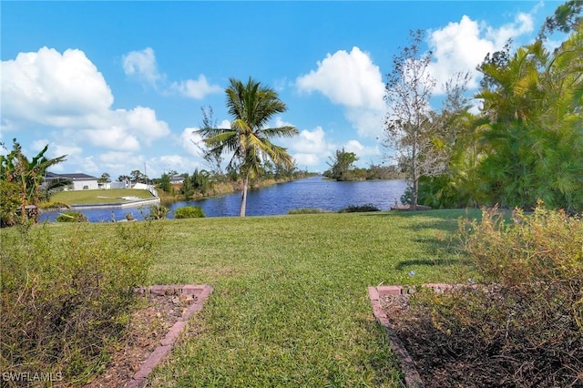 view of yard featuring a water view