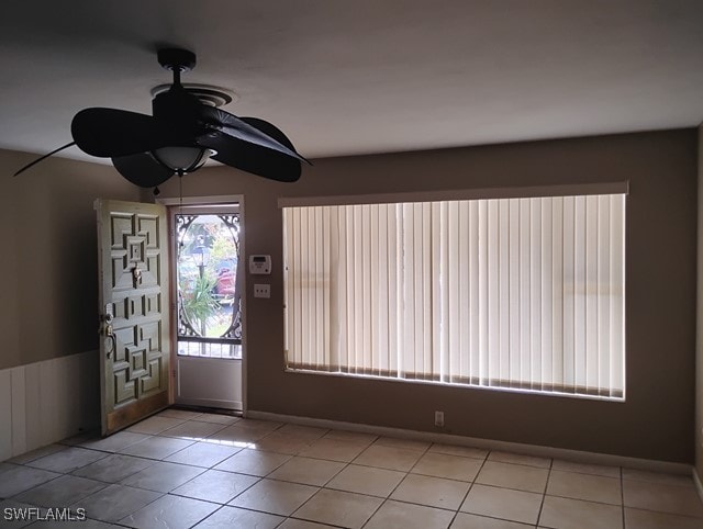 tiled entrance foyer featuring ceiling fan