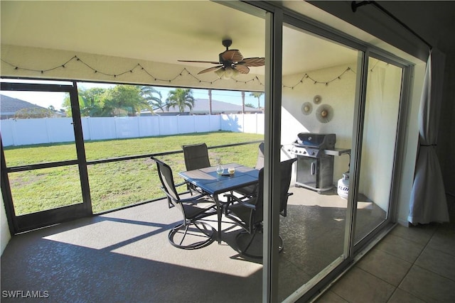 sunroom featuring ceiling fan