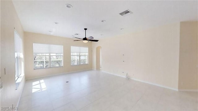 empty room with ceiling fan