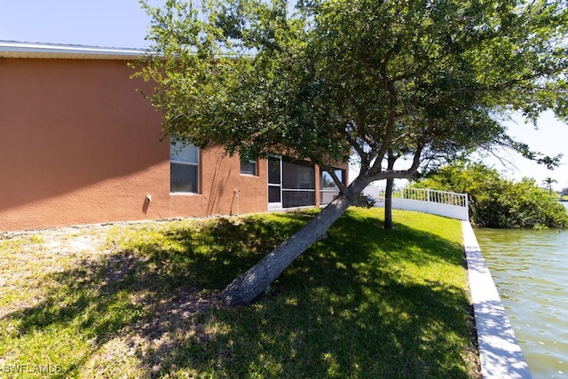 view of yard featuring a water view