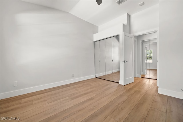 unfurnished bedroom featuring light wood-type flooring, a closet, and ceiling fan