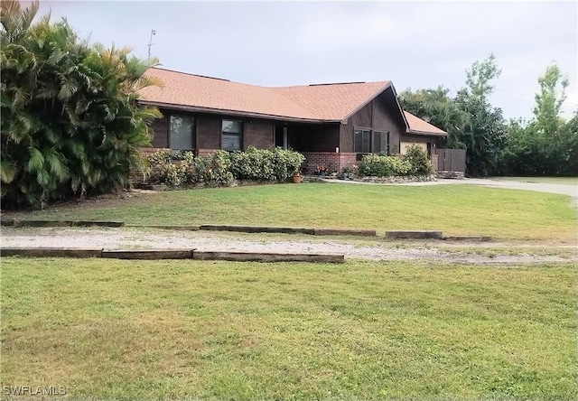 ranch-style house featuring a front lawn