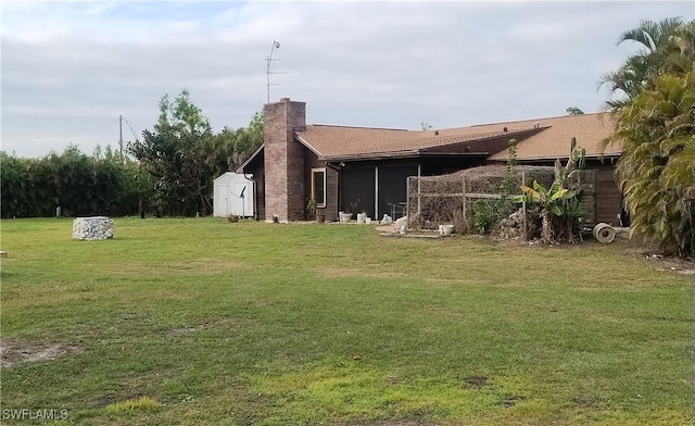 view of yard featuring a storage shed