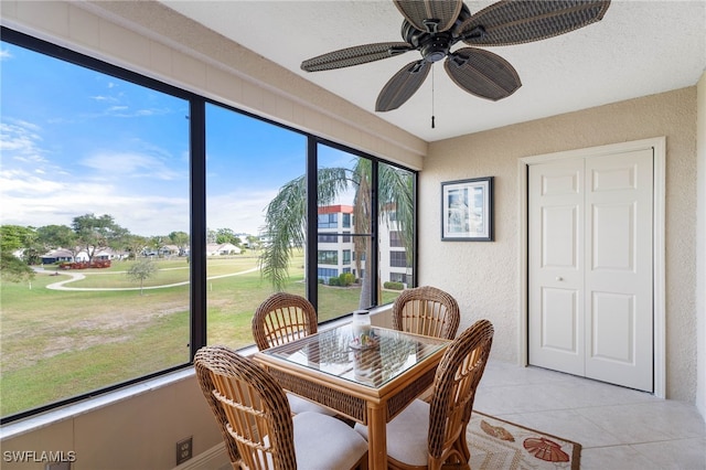 sunroom featuring ceiling fan